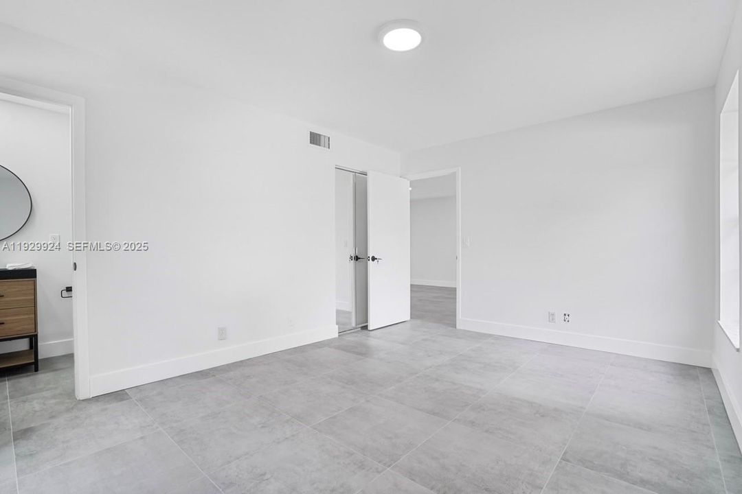 For Sale: $275,000 (2 beds, 2 baths, 941 Square Feet)