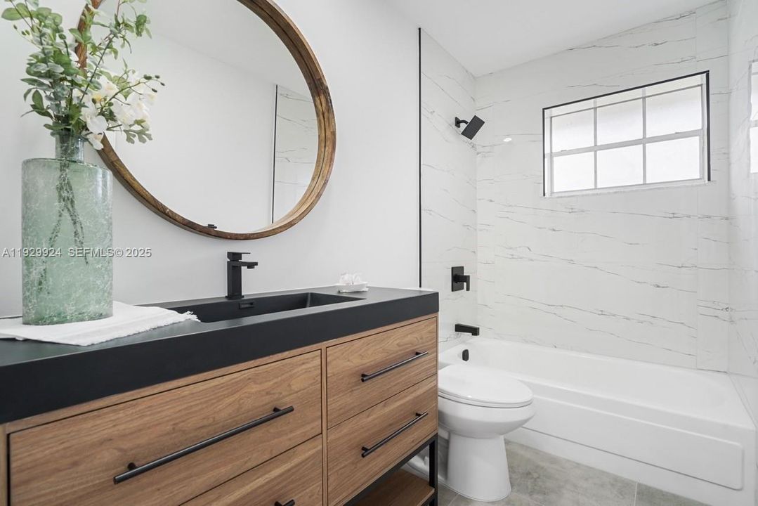 For Sale: $275,000 (2 beds, 2 baths, 941 Square Feet)