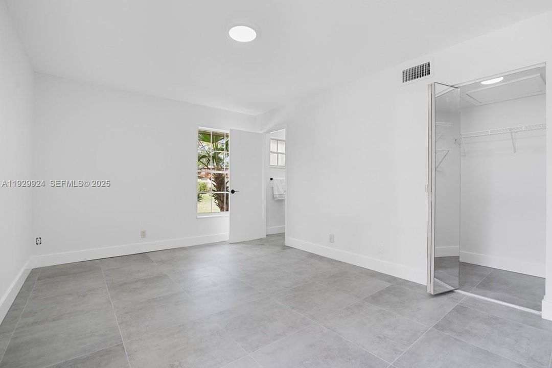 For Sale: $275,000 (2 beds, 2 baths, 941 Square Feet)