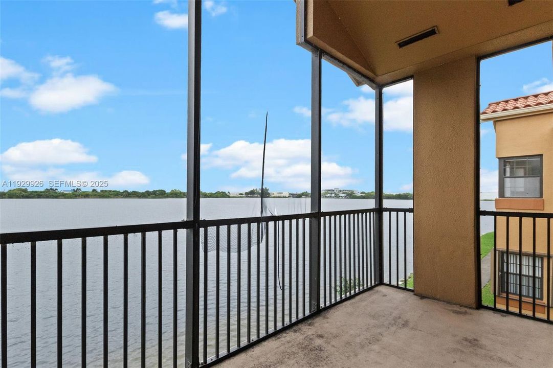 For Rent: $2,700 (2 beds, 2 baths, 1160 Square Feet)