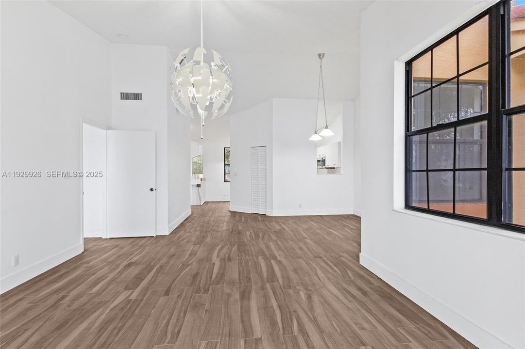 For Rent: $2,700 (2 beds, 2 baths, 1160 Square Feet)