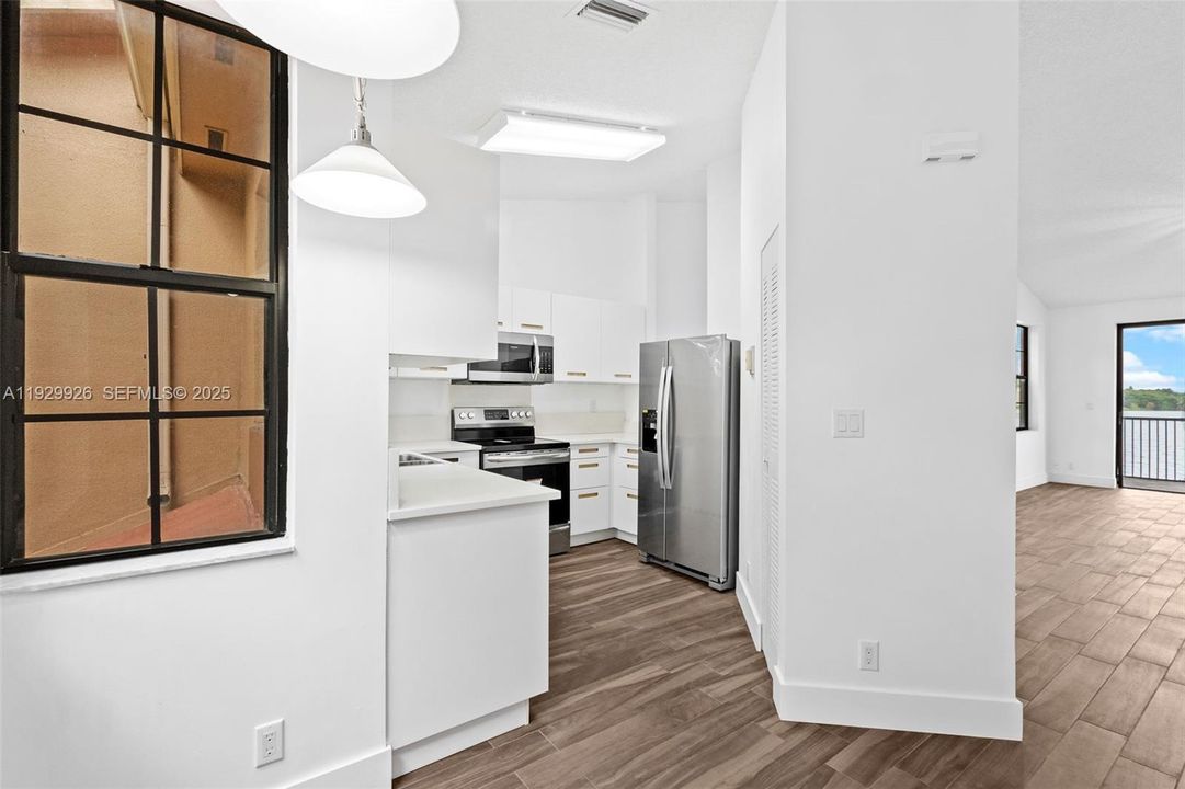 For Rent: $2,700 (2 beds, 2 baths, 1160 Square Feet)