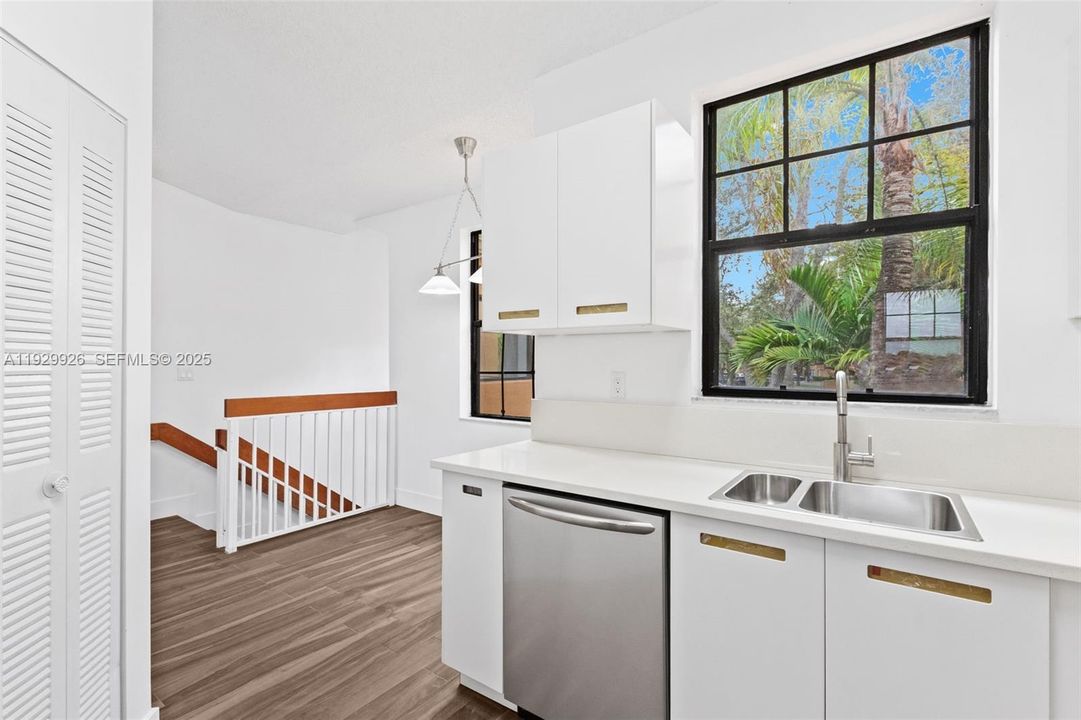 For Rent: $2,700 (2 beds, 2 baths, 1160 Square Feet)