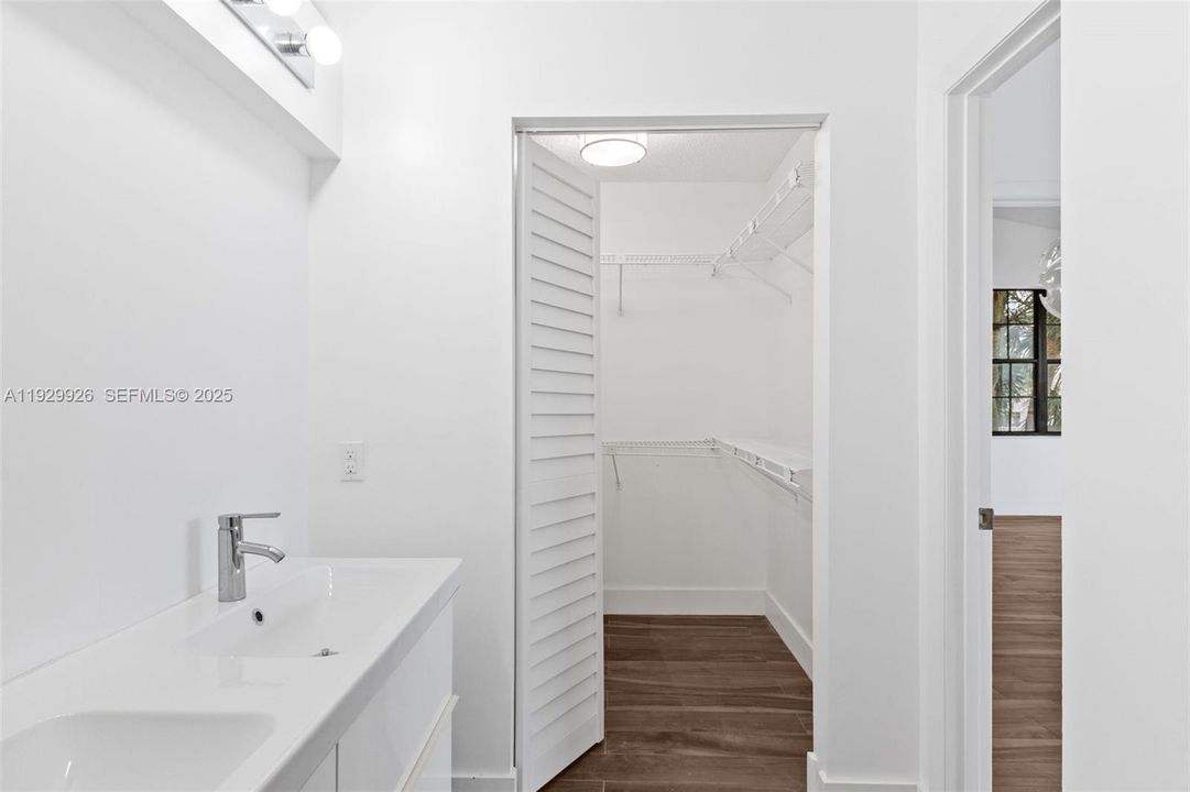 For Rent: $2,700 (2 beds, 2 baths, 1160 Square Feet)