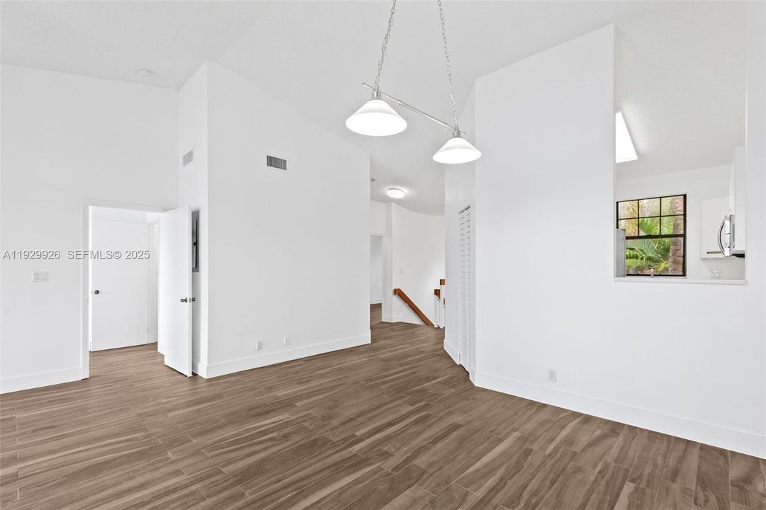 For Rent: $2,700 (2 beds, 2 baths, 1160 Square Feet)