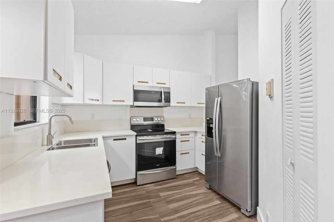 For Rent: $2,700 (2 beds, 2 baths, 1160 Square Feet)