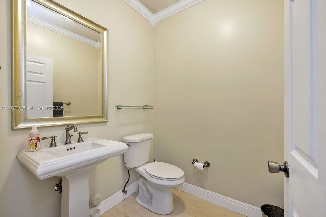 For Rent: $3,100 (3 beds, 2 baths, 1726 Square Feet)