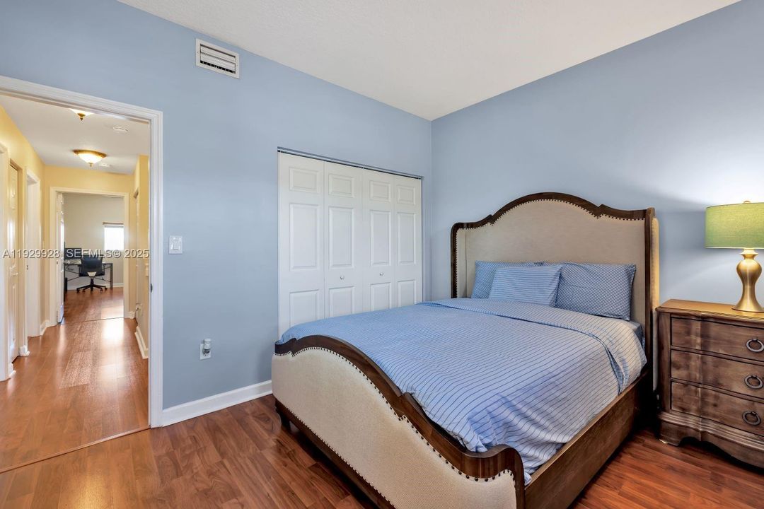 For Rent: $3,100 (3 beds, 2 baths, 1726 Square Feet)