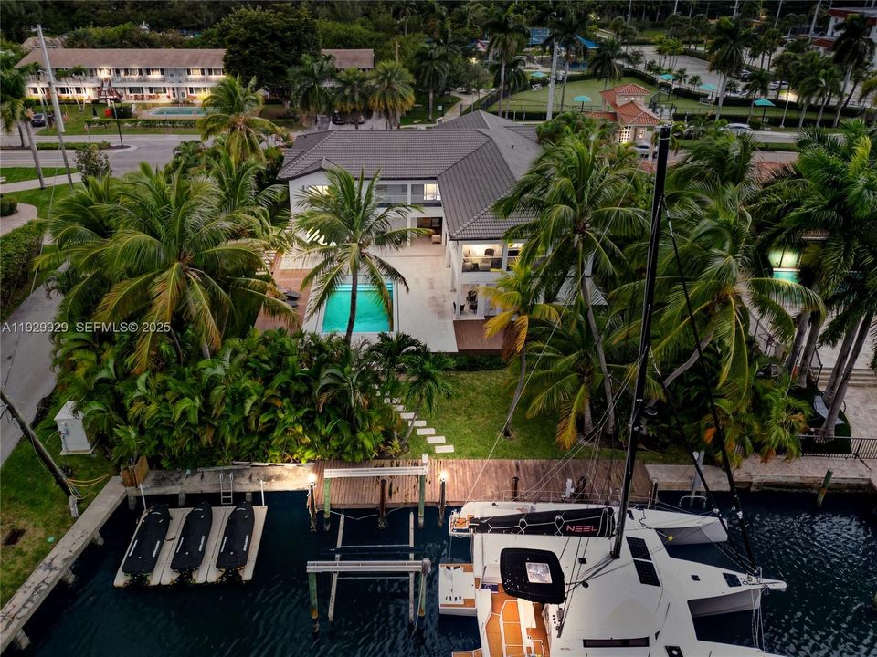 待售: $6,488,888 (5 贝兹, 5 浴室, 5949 平方英尺)