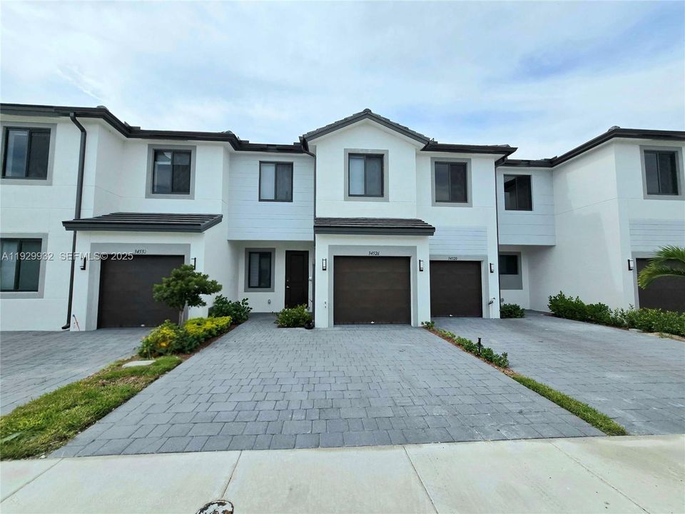 En Renta: $2,395 (3 camas, 2 baños, 0 Pies cuadrados)