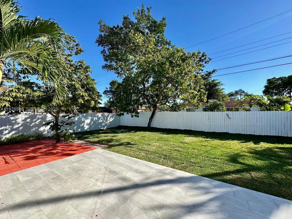 For Sale: $535,000 (3 beds, 2 baths, 1100 Square Feet)