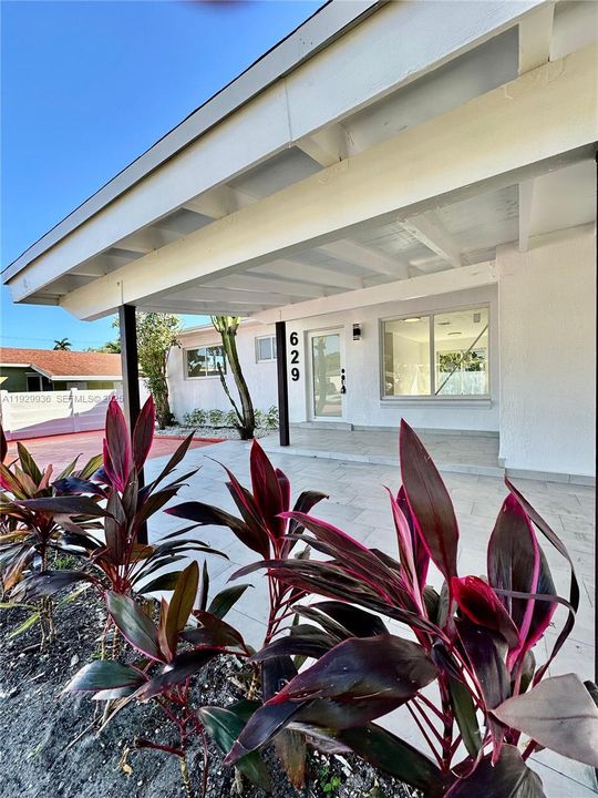 For Sale: $535,000 (3 beds, 2 baths, 1100 Square Feet)