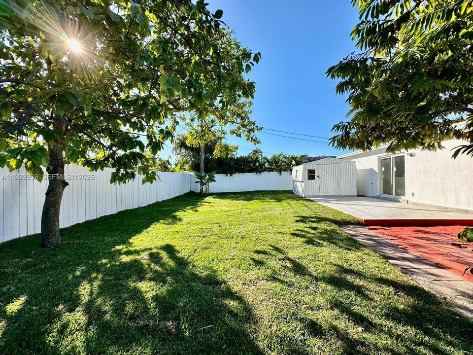 For Sale: $535,000 (3 beds, 2 baths, 1100 Square Feet)