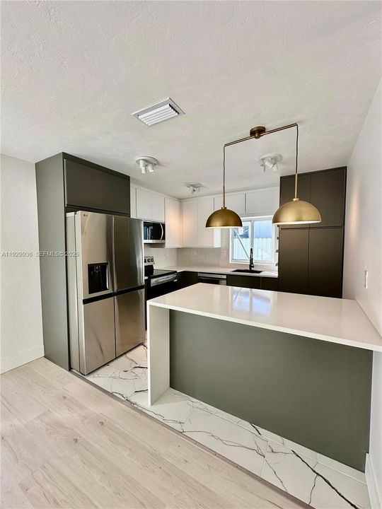 For Sale: $535,000 (3 beds, 2 baths, 1100 Square Feet)