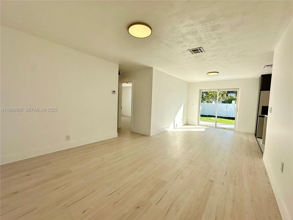 For Sale: $535,000 (3 beds, 2 baths, 1100 Square Feet)