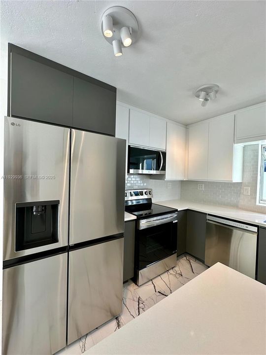 For Sale: $535,000 (3 beds, 2 baths, 1100 Square Feet)