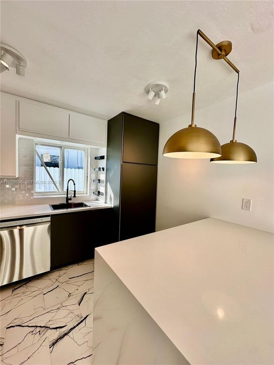 For Sale: $535,000 (3 beds, 2 baths, 1100 Square Feet)