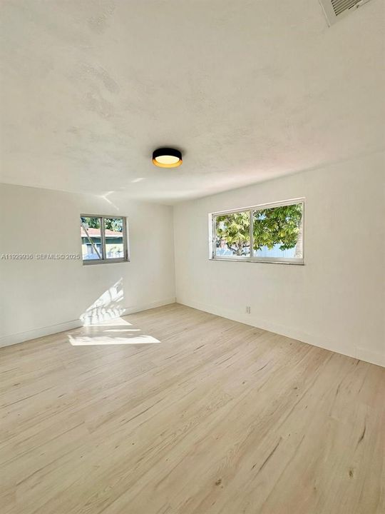 For Sale: $535,000 (3 beds, 2 baths, 1100 Square Feet)