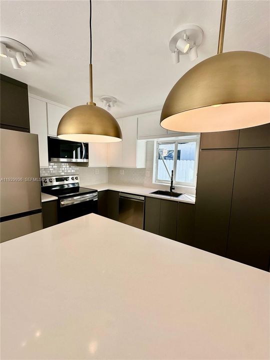 For Sale: $535,000 (3 beds, 2 baths, 1100 Square Feet)