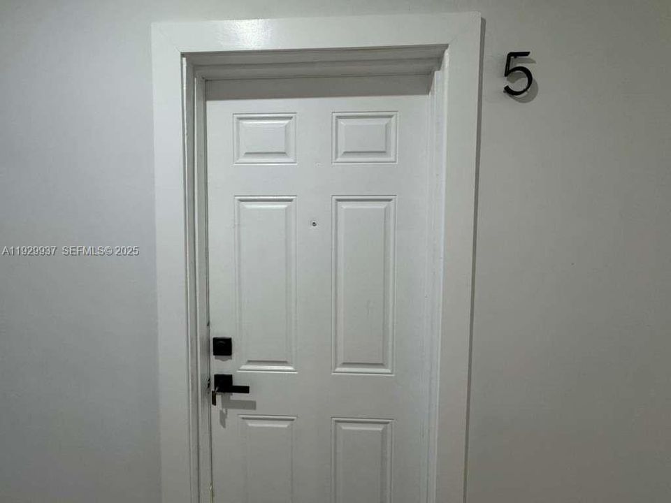 For Rent: $1,700 (1 beds, 1 baths, 550 Square Feet)