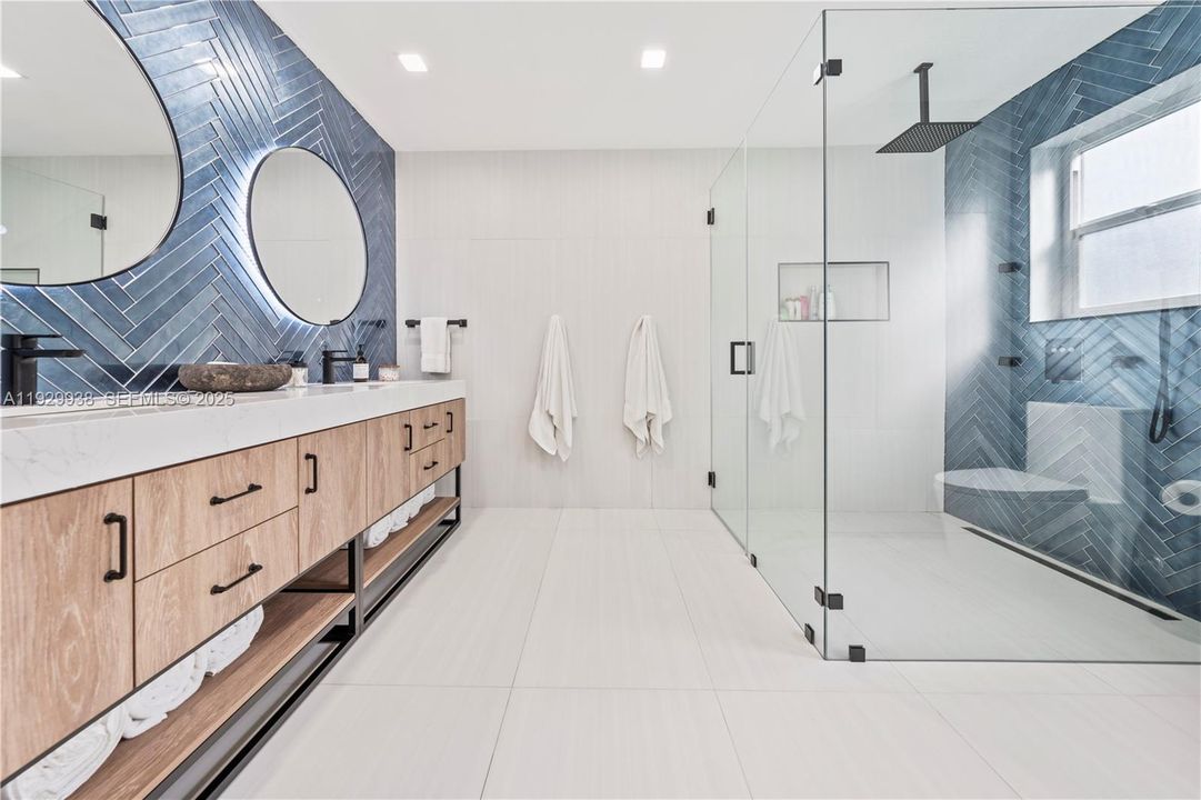 For Sale: $1,250,000 (3 beds, 3 baths, 2655 Square Feet)