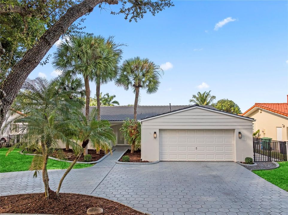 For Sale: $1,250,000 (3 beds, 3 baths, 2655 Square Feet)