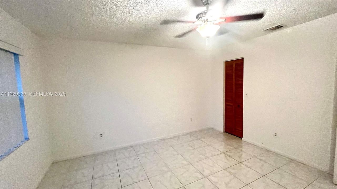 En Renta: $2,250 (3 camas, 2 baños, 1125 Pies cuadrados)