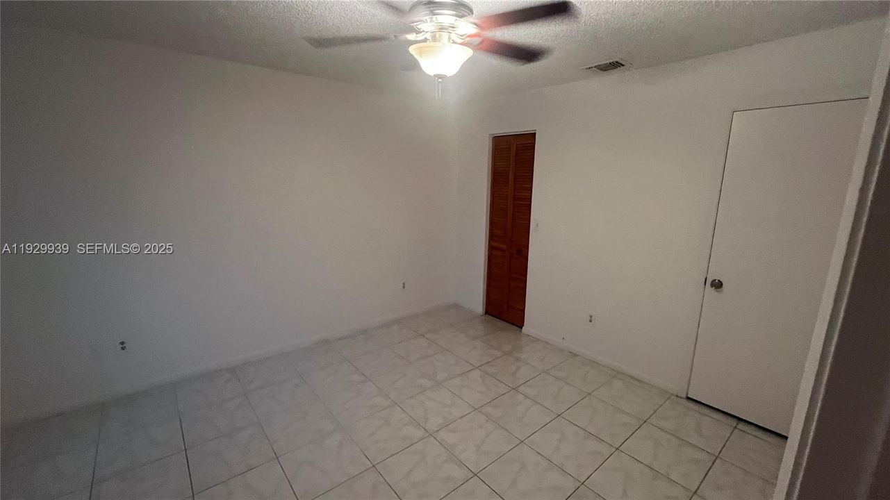 En Renta: $2,250 (3 camas, 2 baños, 1125 Pies cuadrados)