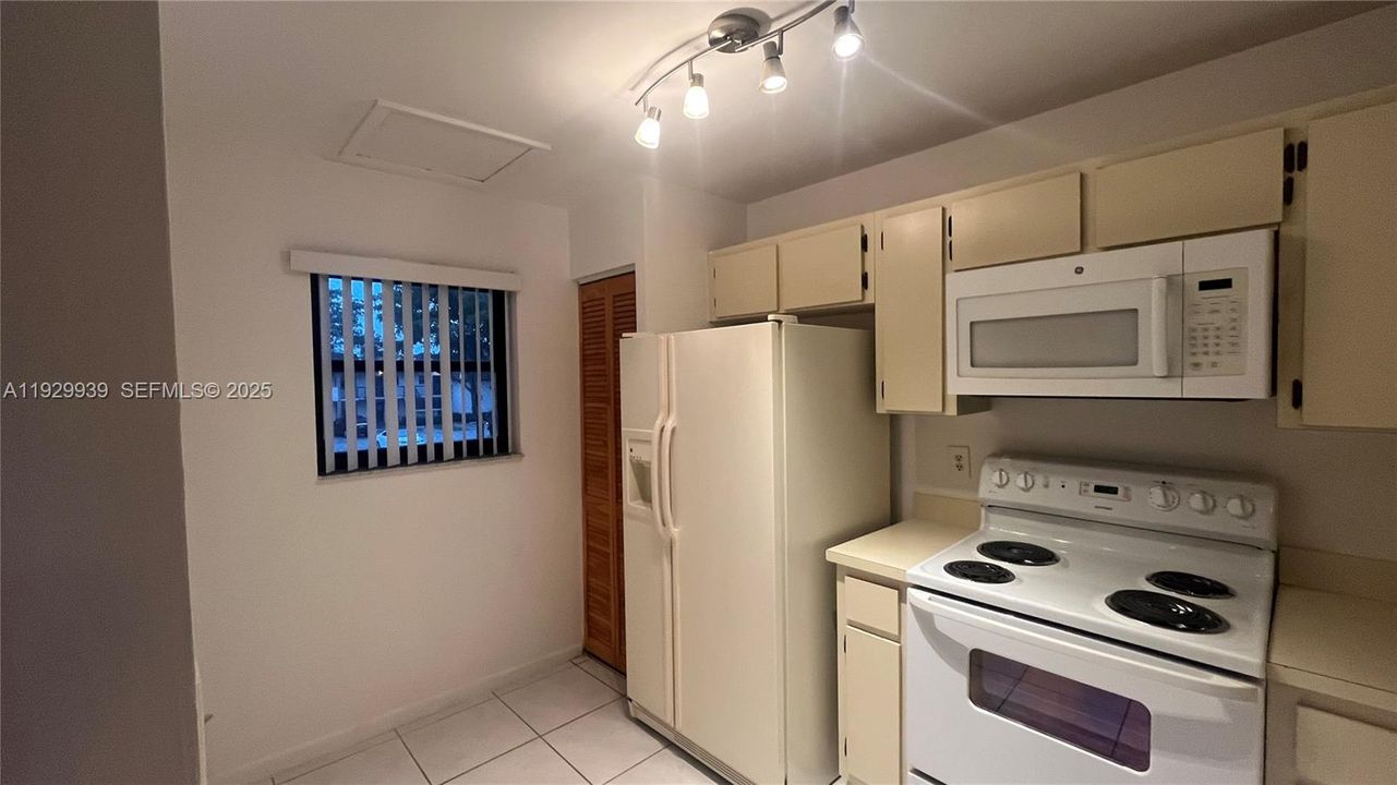 En Renta: $2,250 (3 camas, 2 baños, 1125 Pies cuadrados)