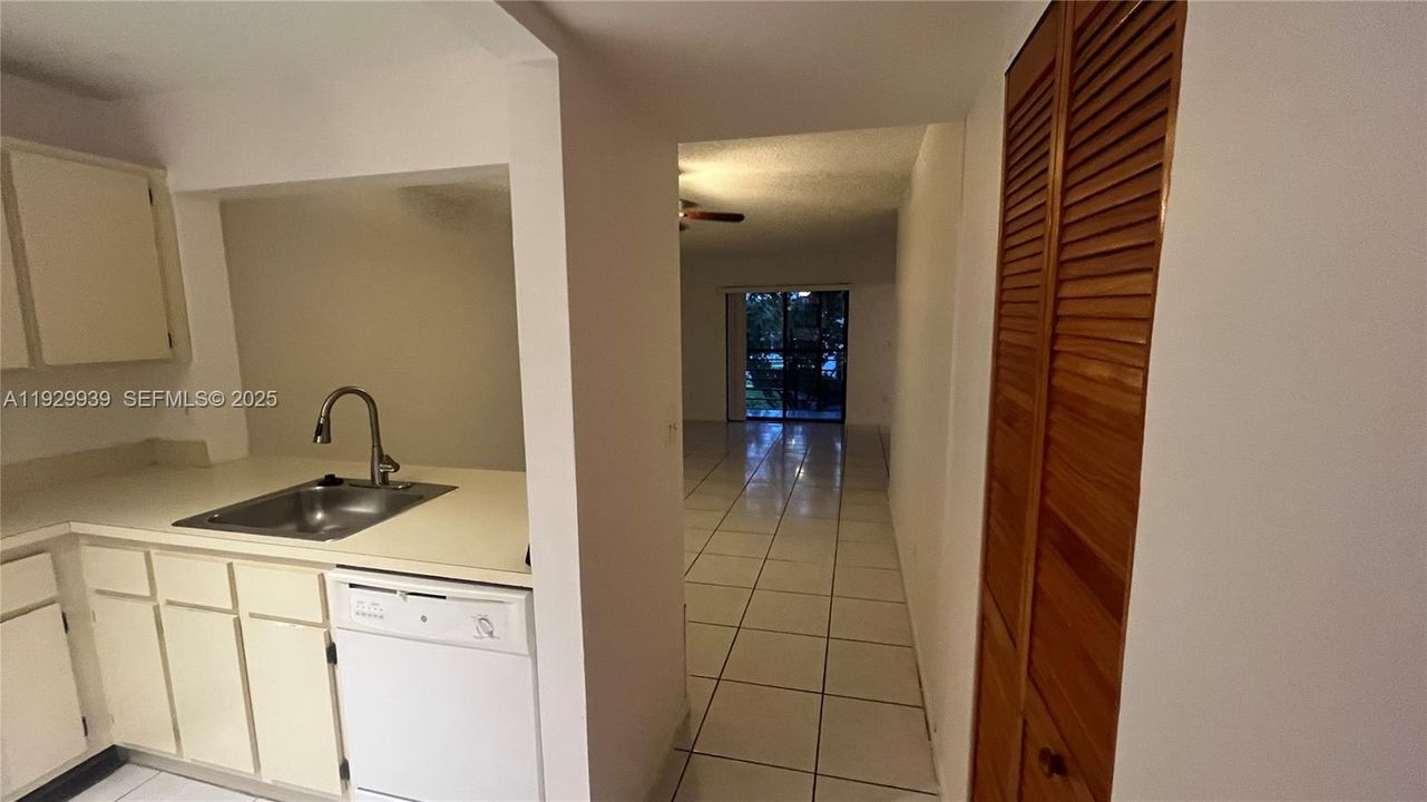 En Renta: $2,250 (3 camas, 2 baños, 1125 Pies cuadrados)