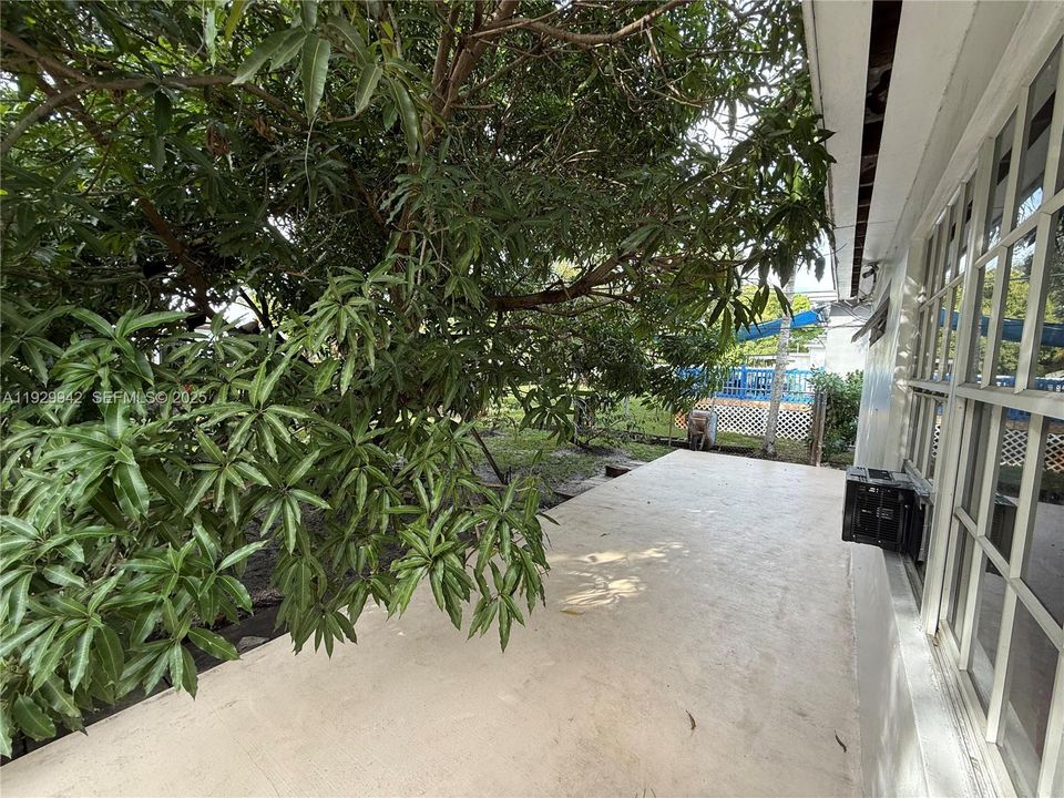 For Sale: $500,000 (4 beds, 2 baths, 1441 Square Feet)