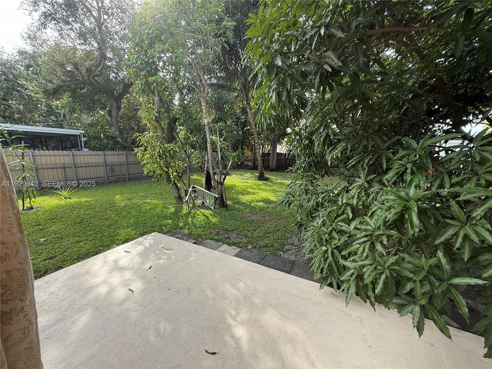 For Sale: $500,000 (4 beds, 2 baths, 1441 Square Feet)