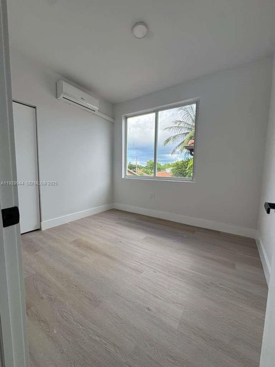 For Rent: $2,100 (2 beds, 1 baths, 580 Square Feet)