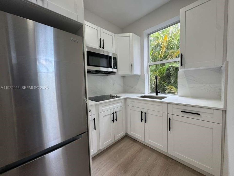 For Rent: $2,100 (2 beds, 1 baths, 580 Square Feet)