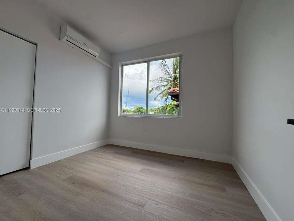 For Rent: $2,100 (2 beds, 1 baths, 580 Square Feet)