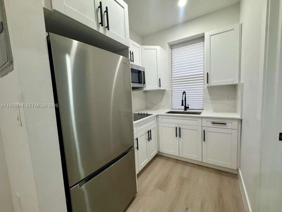 For Rent: $2,100 (2 beds, 1 baths, 580 Square Feet)