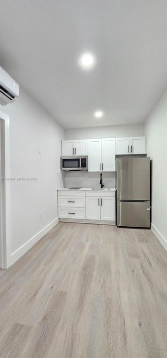 For Rent: $2,150 (2 beds, 1 baths, 598 Square Feet)