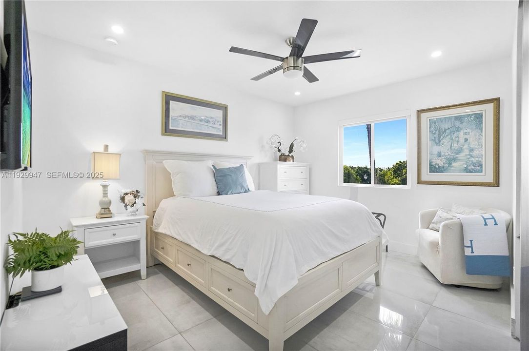 待售: $1,200,000 (5 贝兹, 3 浴室, 3116 平方英尺)