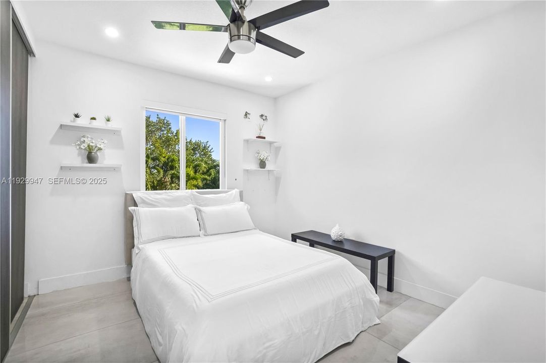 待售: $1,200,000 (5 贝兹, 3 浴室, 3116 平方英尺)