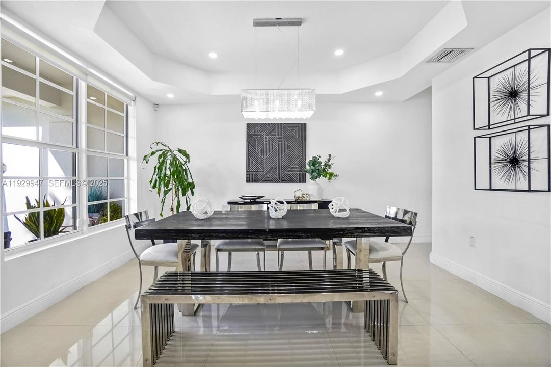 待售: $1,200,000 (5 贝兹, 3 浴室, 3116 平方英尺)