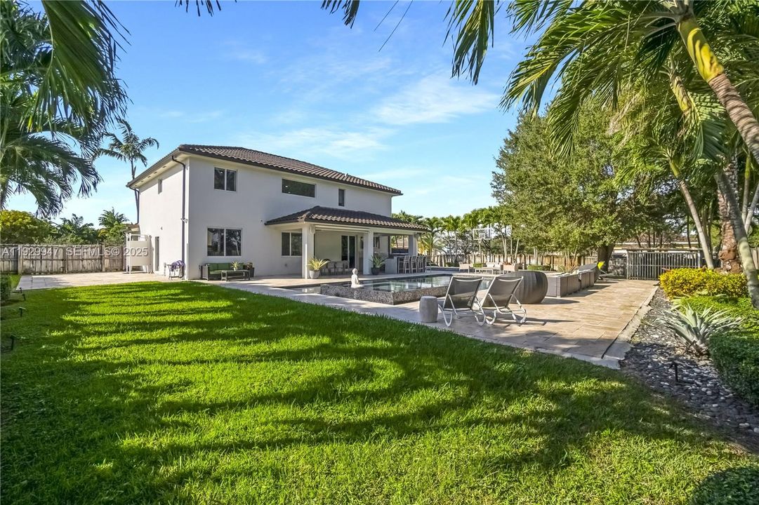 待售: $1,200,000 (5 贝兹, 3 浴室, 3116 平方英尺)