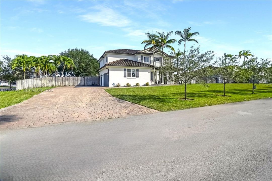 待售: $1,200,000 (5 贝兹, 3 浴室, 3116 平方英尺)