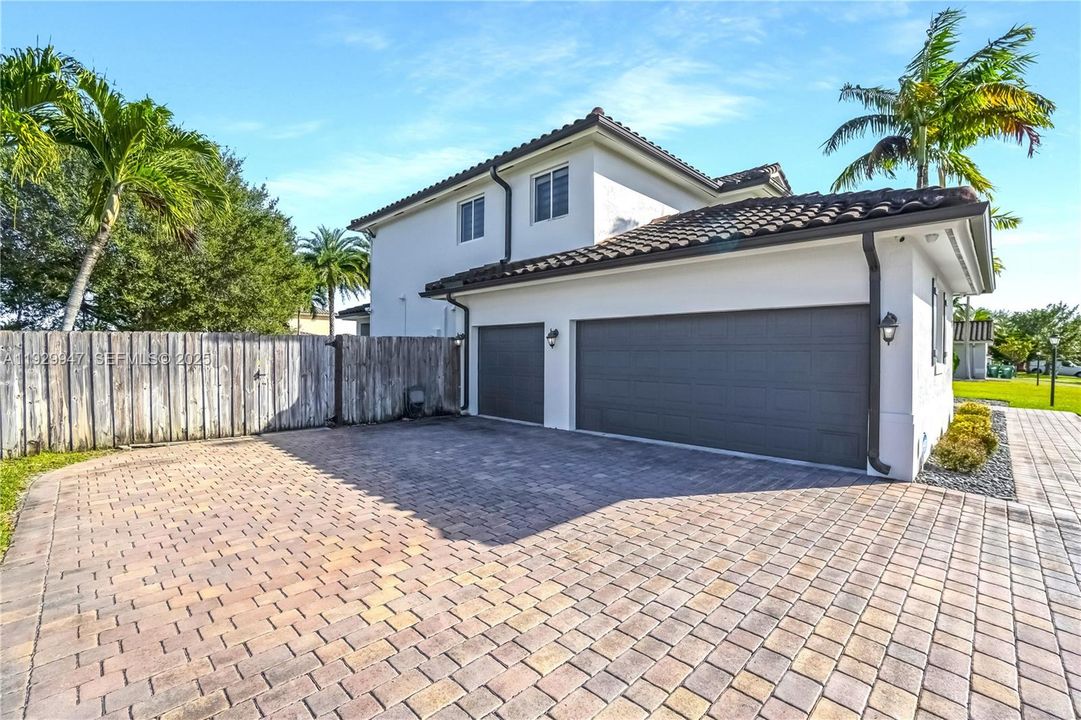 待售: $1,200,000 (5 贝兹, 3 浴室, 3116 平方英尺)