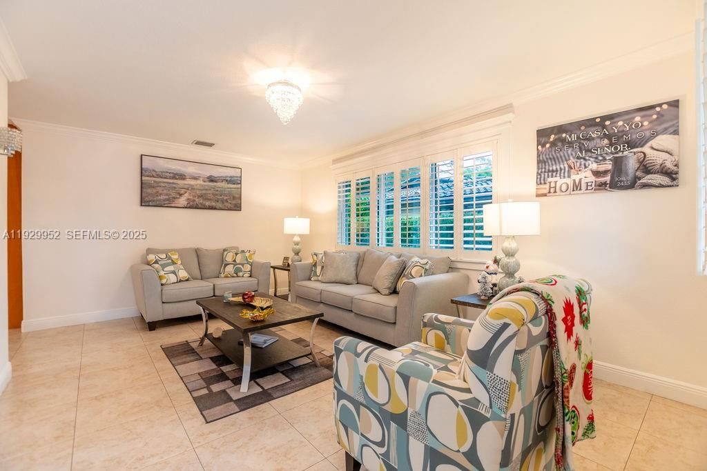 For Sale: $825,000 (3 beds, 2 baths, 1816 Square Feet)