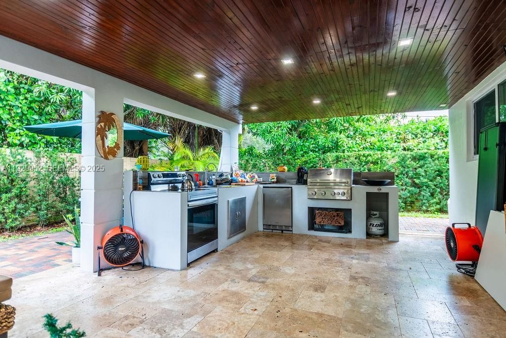 For Sale: $825,000 (3 beds, 2 baths, 1816 Square Feet)