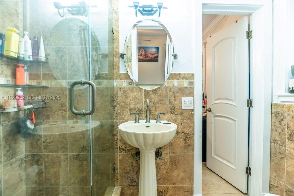 For Sale: $825,000 (3 beds, 2 baths, 1816 Square Feet)