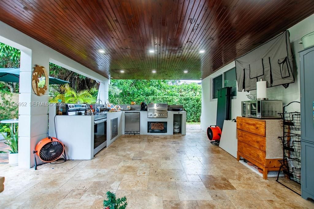 For Sale: $825,000 (3 beds, 2 baths, 1816 Square Feet)