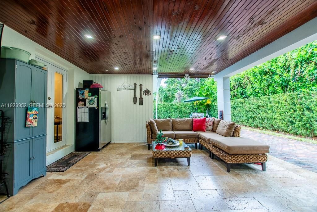 For Sale: $825,000 (3 beds, 2 baths, 1816 Square Feet)