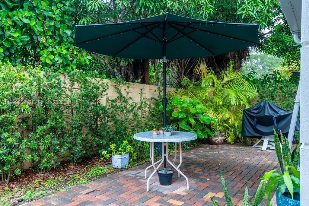 For Sale: $825,000 (3 beds, 2 baths, 1816 Square Feet)