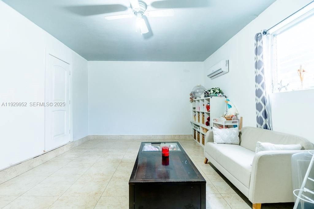 For Sale: $825,000 (3 beds, 2 baths, 1816 Square Feet)